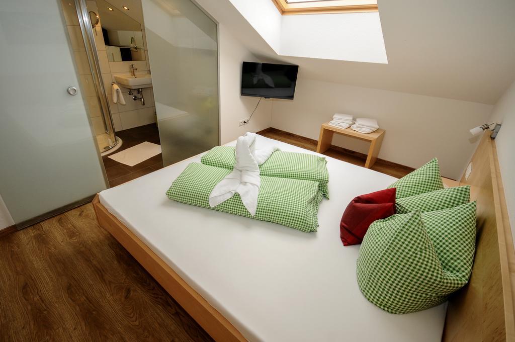 Ferienwohnung Gundolf Christine Arzl im Pitztal Szoba fotó