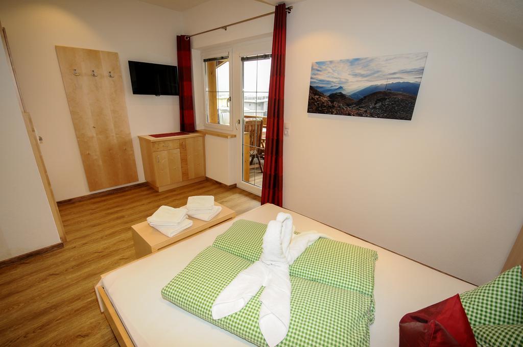 Ferienwohnung Gundolf Christine Arzl im Pitztal Szoba fotó