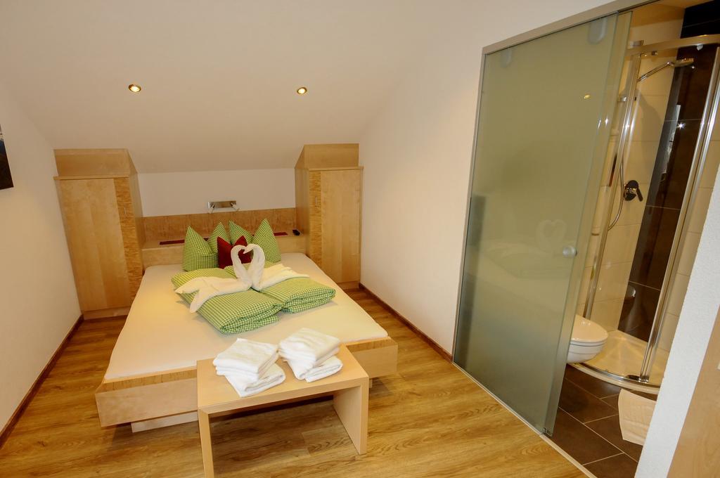 Ferienwohnung Gundolf Christine Arzl im Pitztal Szoba fotó