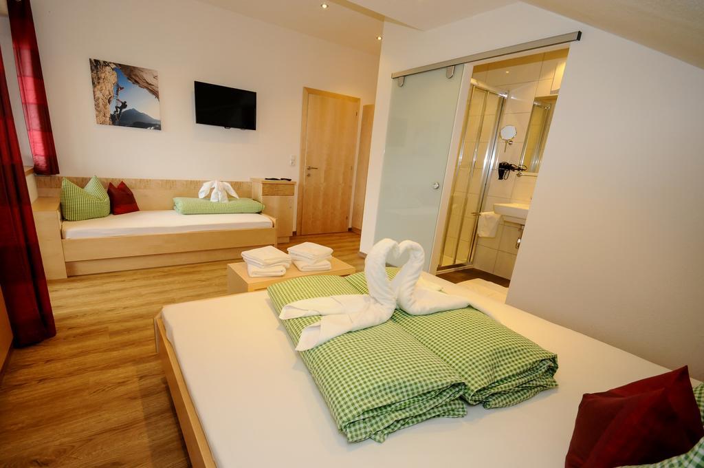 Ferienwohnung Gundolf Christine Arzl im Pitztal Szoba fotó