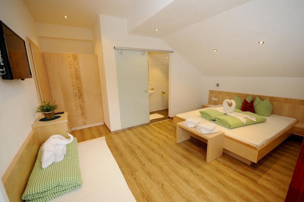 Ferienwohnung Gundolf Christine Arzl im Pitztal Szoba fotó