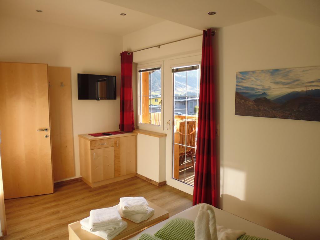 Ferienwohnung Gundolf Christine Arzl im Pitztal Szoba fotó